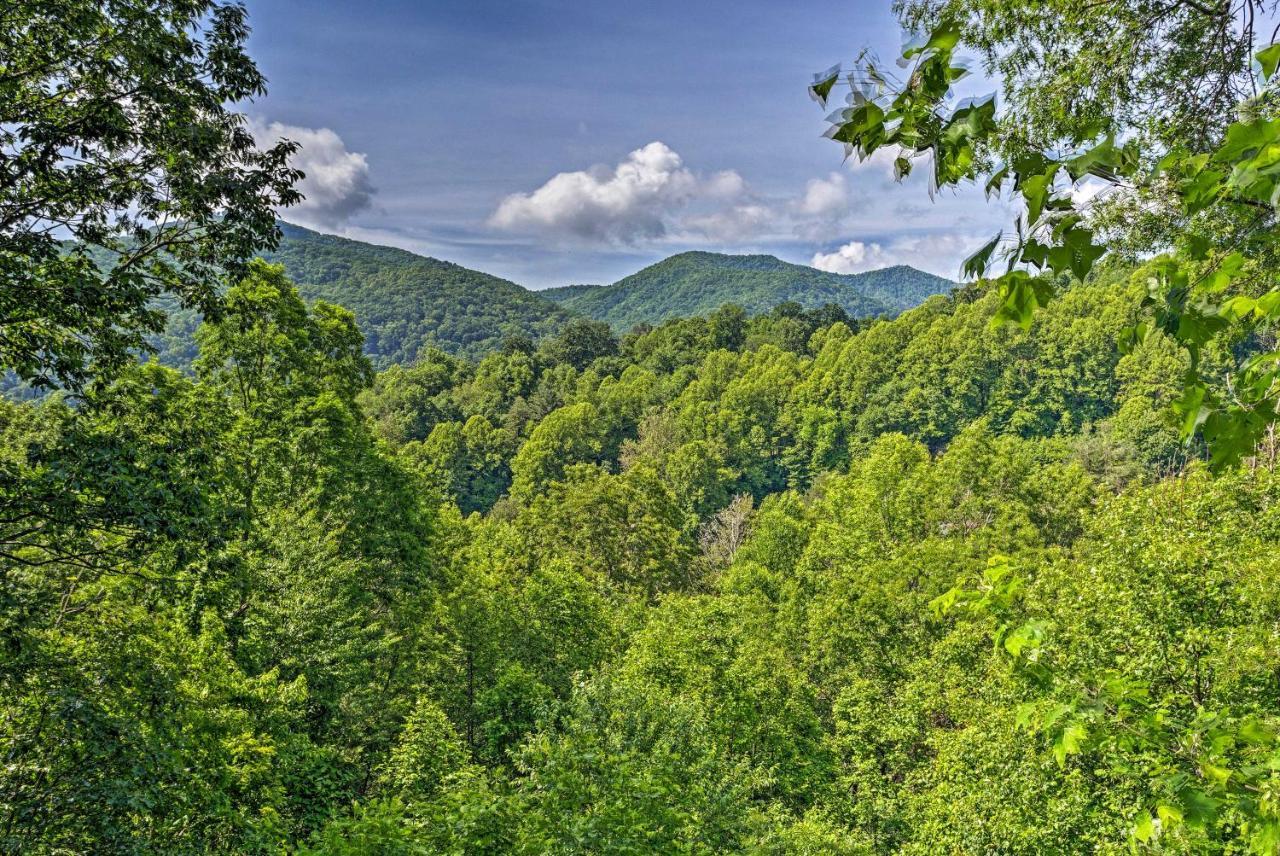 Mountain-View Maggie Valley House With Spacious Deck Exterior photo